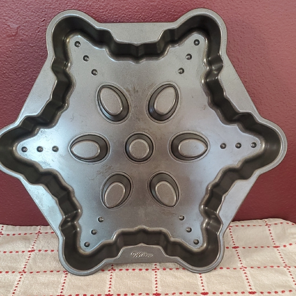 Wilton Snowflake Pan